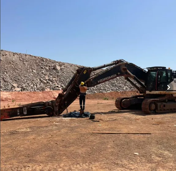 Pelle Avec Marteau - 1